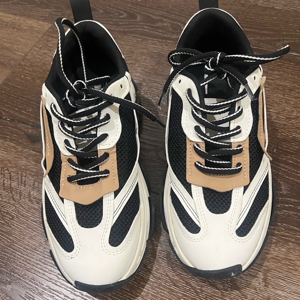 Steve Madden possession sneaker shoes Black and Tan size 9